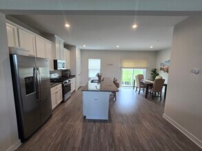 1066 Rosecroft Ln in York, PA - Foto de edificio - Building Photo