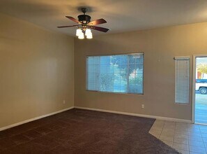 10603 Vista Bonita Dr in Bakersfield, CA - Building Photo - Building Photo