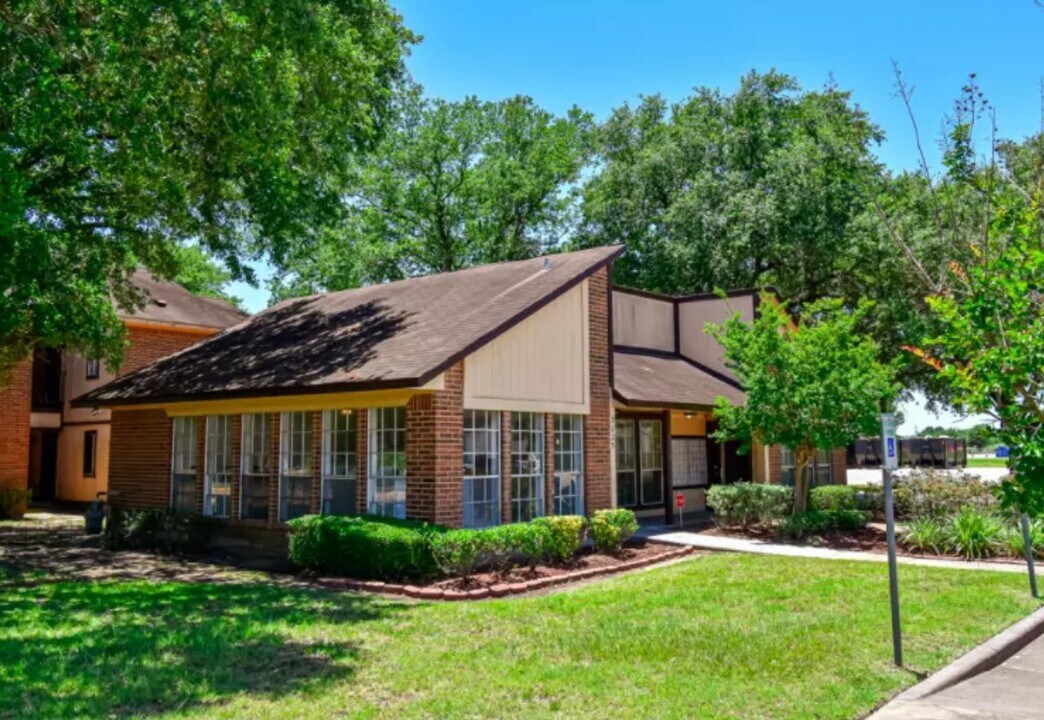 3025 Waller St in Waller, TX - Building Photo