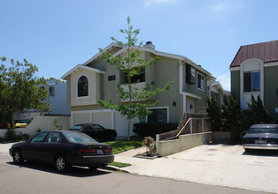 1453 Essex St in San Diego, CA - Building Photo - Building Photo