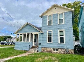 720 W Lincoln Ave in Oshkosh, WI - Building Photo