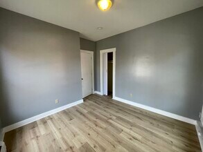 327 Greenwich Ave, Unit 2 in New Haven, CT - Building Photo - Building Photo