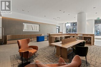 395 Square One Dr in Mississauga, ON - Building Photo - Building Photo