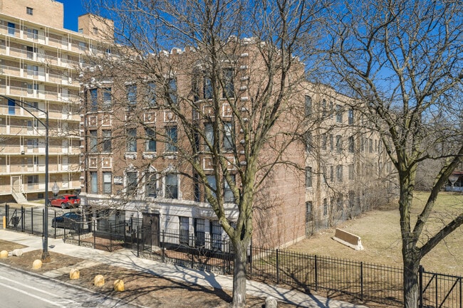 7715 S South Shore Dr Chicago, IL 60649