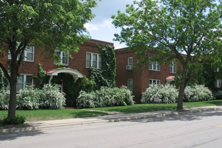 Heritage Crest Apartments in South St. Paul, MN - Building Photo