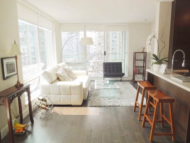 535 Smithe St in Vancouver, BC - Building Photo - Building Photo