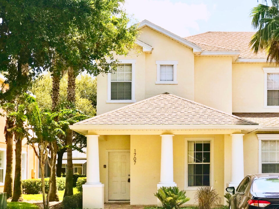 1707 Retreat Cir in Clermont, FL - Building Photo