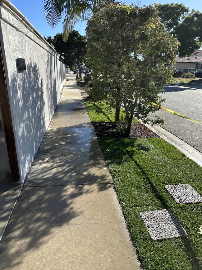 6300 E Colorado St in Long Beach, CA - Building Photo - Building Photo