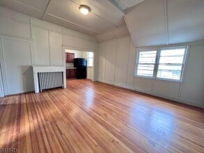 81 Monroe Pl in Bloomfield, NJ - Building Photo - Building Photo