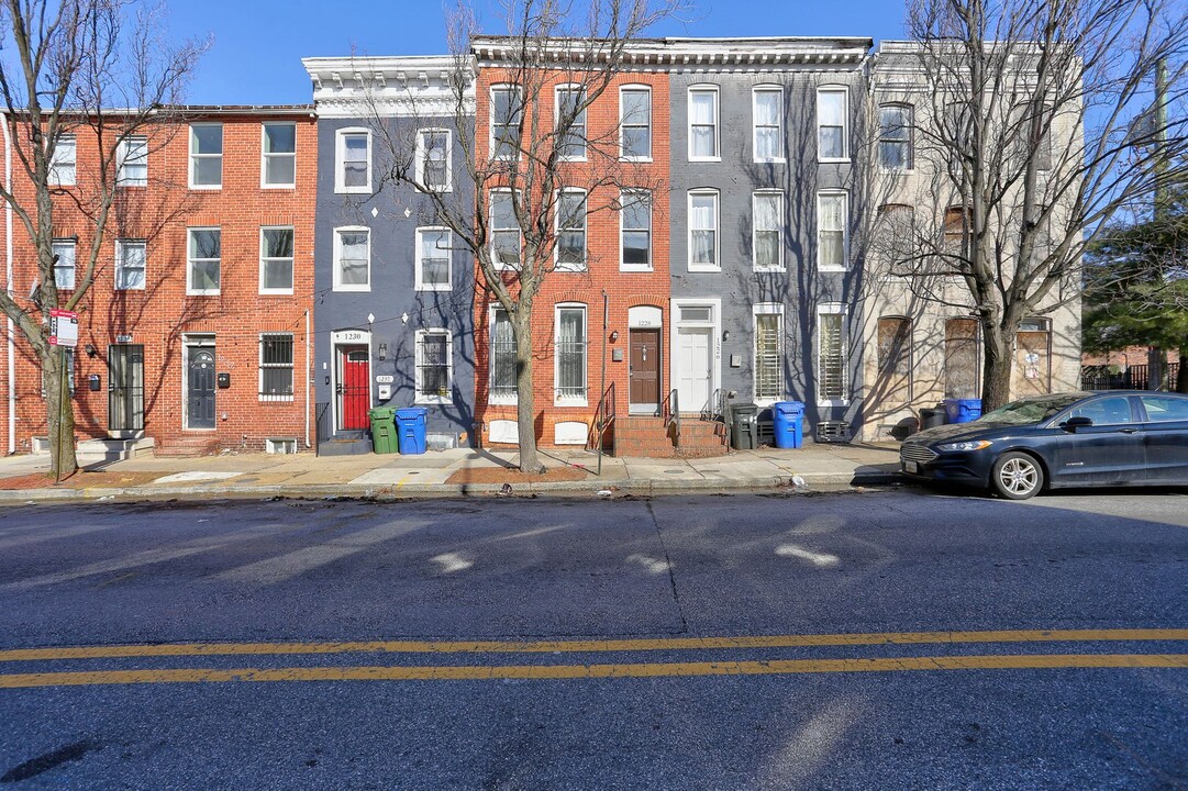 1228 W Lombard St in Baltimore, MD - Building Photo