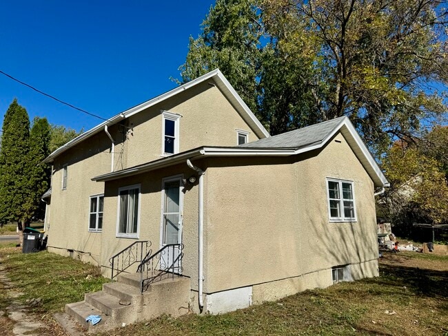 530 Simon Ave W in Dassel, MN - Building Photo - Building Photo