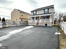 402 Kiamensi Rd in Wilmington, DE - Building Photo