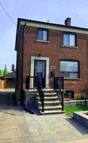 2287 Eglinton Av W