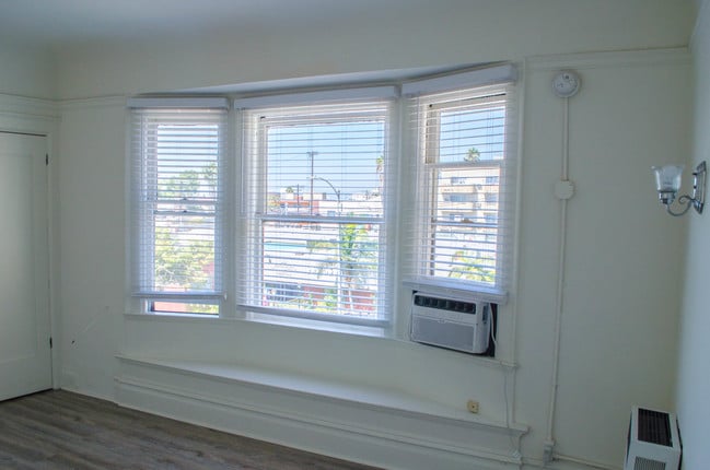 836 S Burlington Ave, Unit 5 in Los Angeles, CA - Building Photo - Building Photo