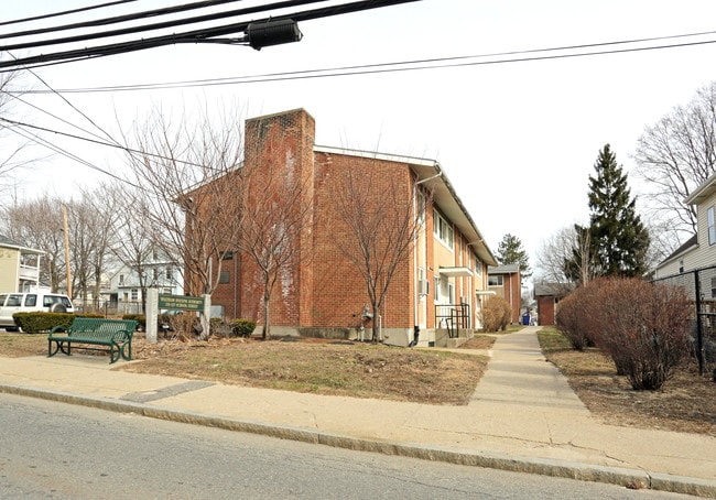 231-237 School St in Waltham, MA - Building Photo - Building Photo