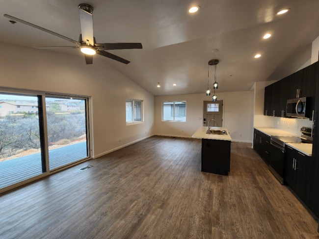 570 Bent River Rd in Clarkdale, AZ - Foto de edificio - Building Photo