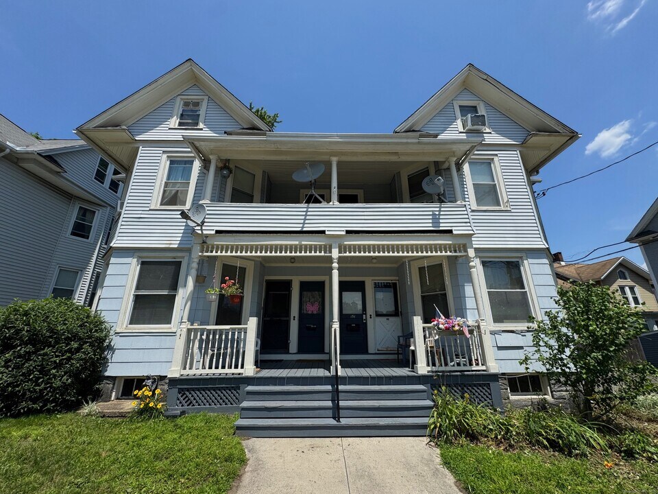 17 Hillside Ave in Naugatuck, CT - Building Photo