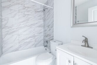 3755 N Pine Grove Ave, Unit 3 in Chicago, IL - Foto de edificio - Building Photo