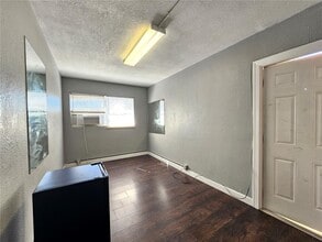 1375 Drew St in Clearwater, FL - Building Photo - Building Photo