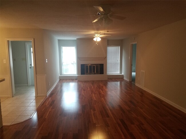 5706 Saxon Dr in Houston, TX - Foto de edificio - Building Photo