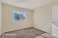 13295 Holly St in Thornton, CO - Foto de edificio - Building Photo