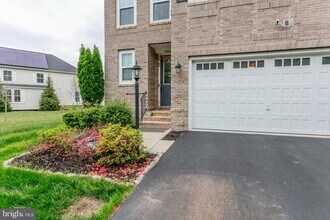 22800 Bubbling Brook Dr in Brambleton, VA - Building Photo - Building Photo