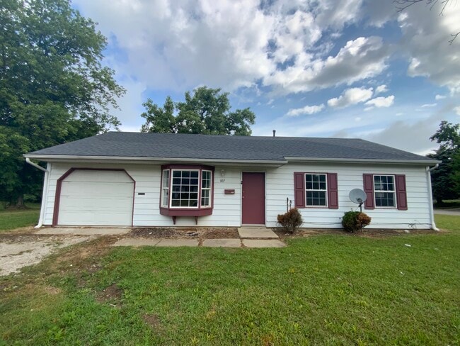property at 807 Knollcrest Dr
