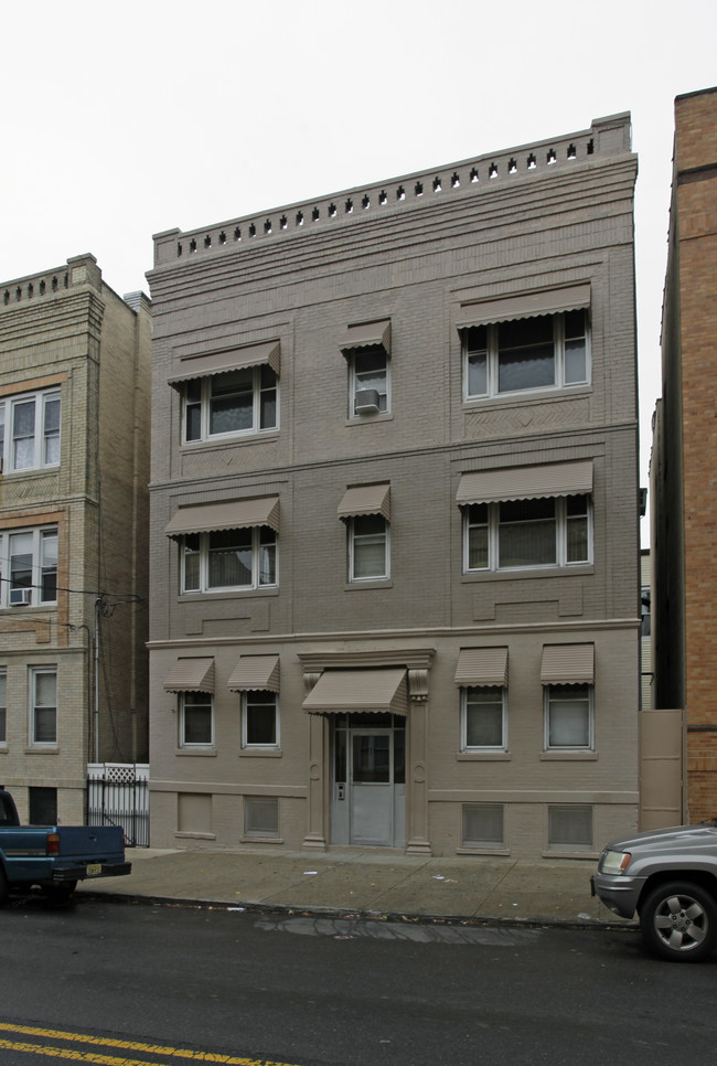 111 Baldwin Ave in Jersey City, NJ - Building Photo - Building Photo