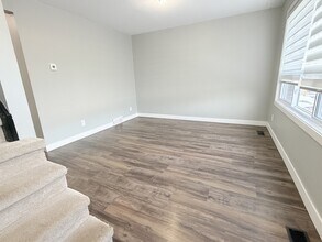 225 Queen St in Sarnia, ON - Building Photo - Building Photo