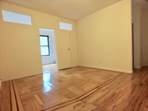 30 Dongan Pl in New York, NY - Building Photo - Building Photo