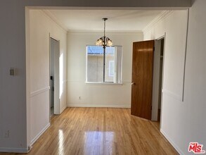 1255 N Mansfield Ave-Unit -5 in Los Angeles, CA - Building Photo - Building Photo