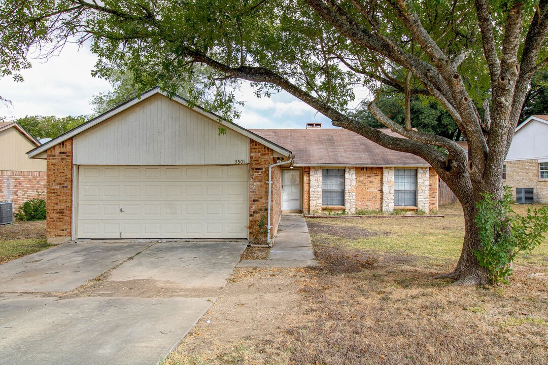 3501 Turnabout Loop in Schertz, TX - Building Photo