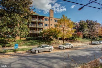 2325 42nd St NW in Washington, DC - Building Photo - Building Photo