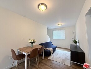 1254 W 37th Dr in Los Angeles, CA - Building Photo - Building Photo