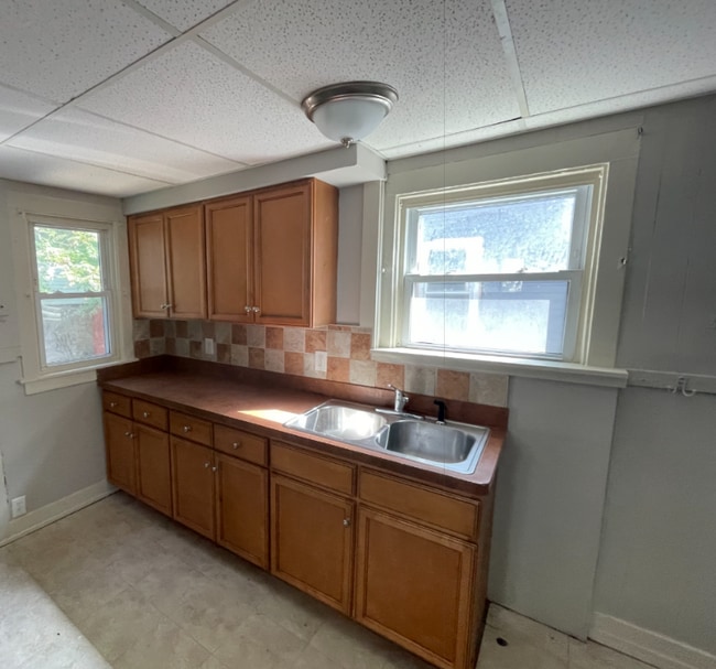 14005 Scioto Ave in East Cleveland, OH - Foto de edificio - Building Photo