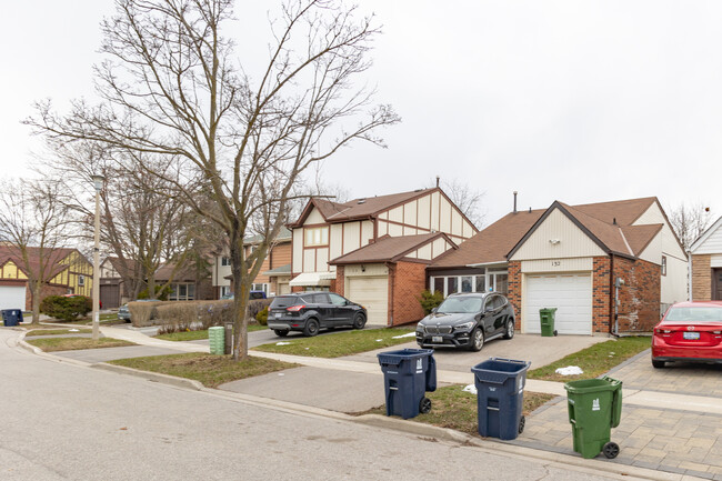 130 Purvis Cres in Toronto, ON - Building Photo - Building Photo