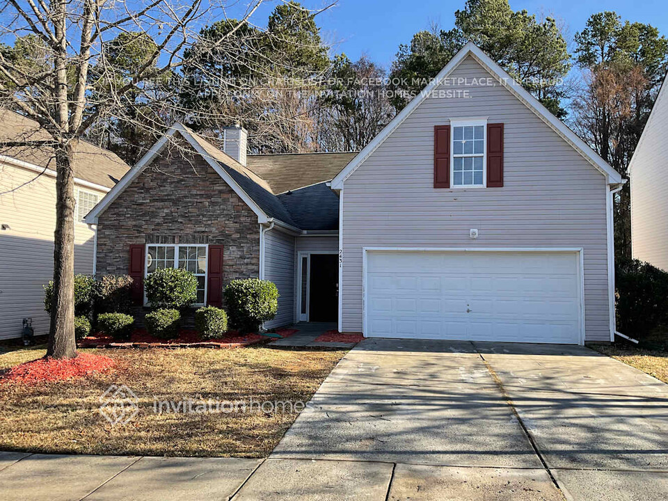 2431 Sunset Oaks Dr in Charlotte, NC - Building Photo