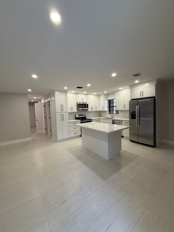 8772 SW 143rd St in Palmetto Bay, FL - Building Photo - Building Photo