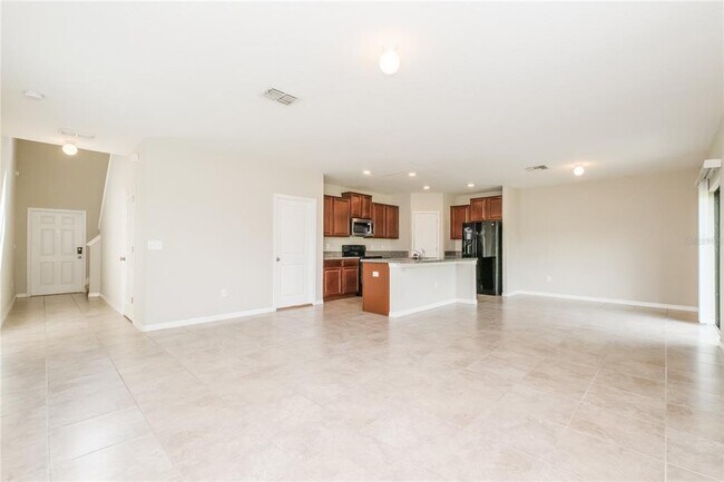36125 Stable Wilk Ave in Zephyrhills, FL - Building Photo - Building Photo