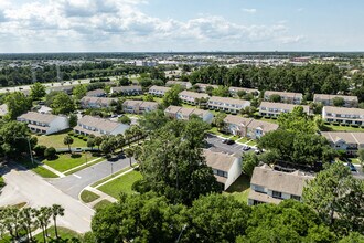 The Seasons Townhomes in Jacksonville, FL - Foto de edificio - Building Photo