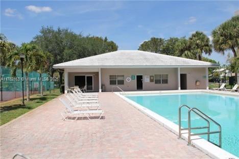 8735 Ramblewood Dr in Coral Springs, FL - Building Photo - Building Photo