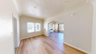 10TH in Los Angeles, CA - Building Photo - Interior Photo
