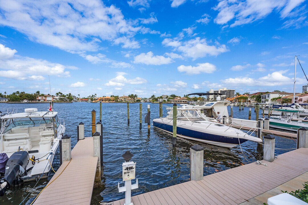 85 Pelican Pointe Dr in Delray Beach, FL - Building Photo