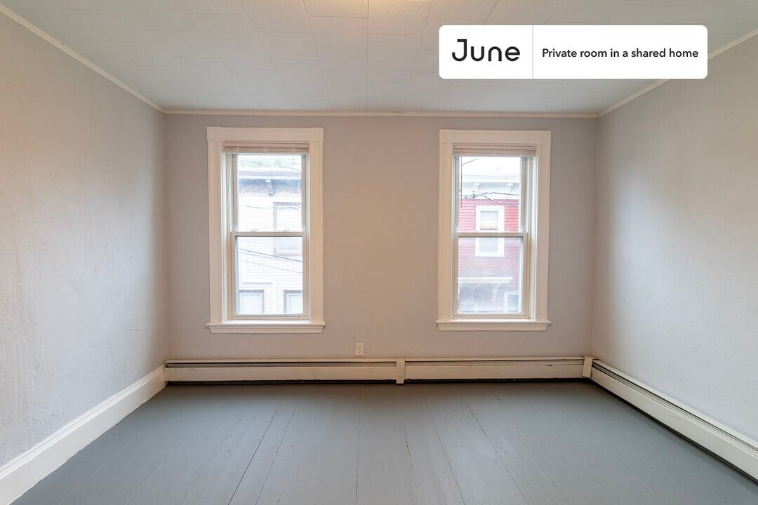 Private bedroom in 3 bed/1 bath Home in Boston, MA - Building Photo