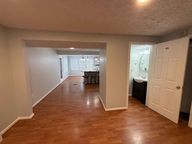 8302 White Star Ct in Springfield, VA - Building Photo - Building Photo