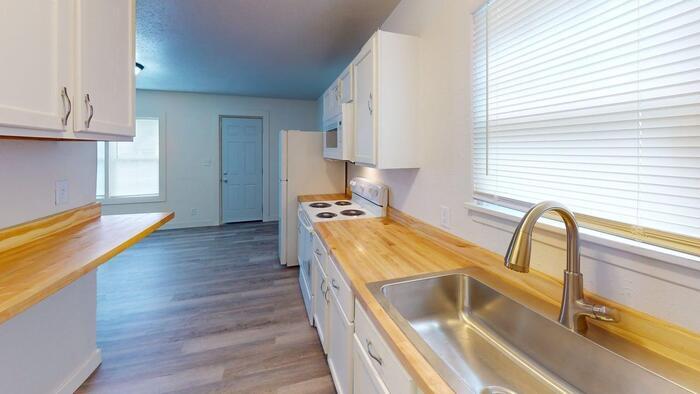 906 N 9th St in Bismarck, ND - Building Photo
