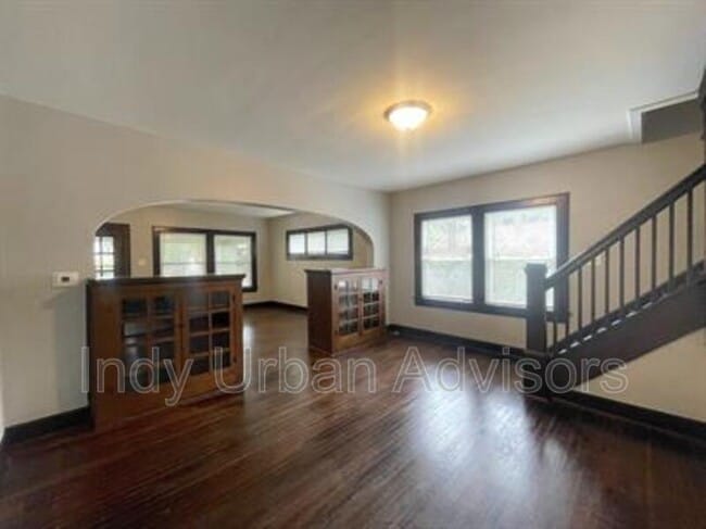 property at 916 E Tabor St