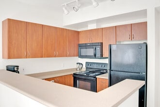 11000 NE 10th St in Bellevue, WA - Foto de edificio - Building Photo