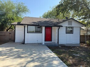 1910 Escalon Ave in San Antonio, TX - Foto de edificio - Building Photo