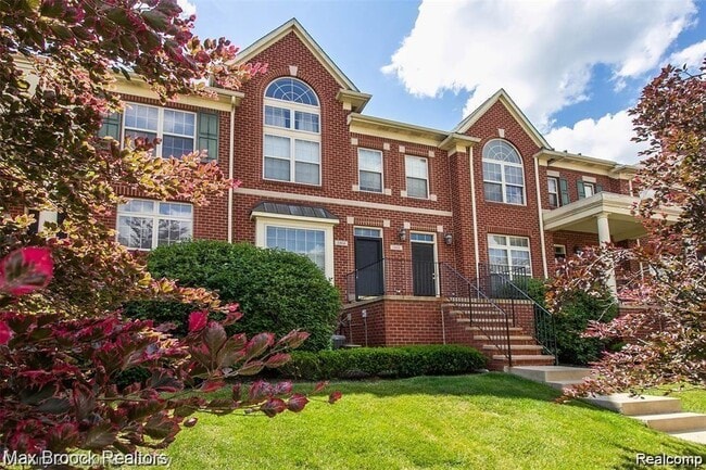 property at 1404 Raliegh Pl